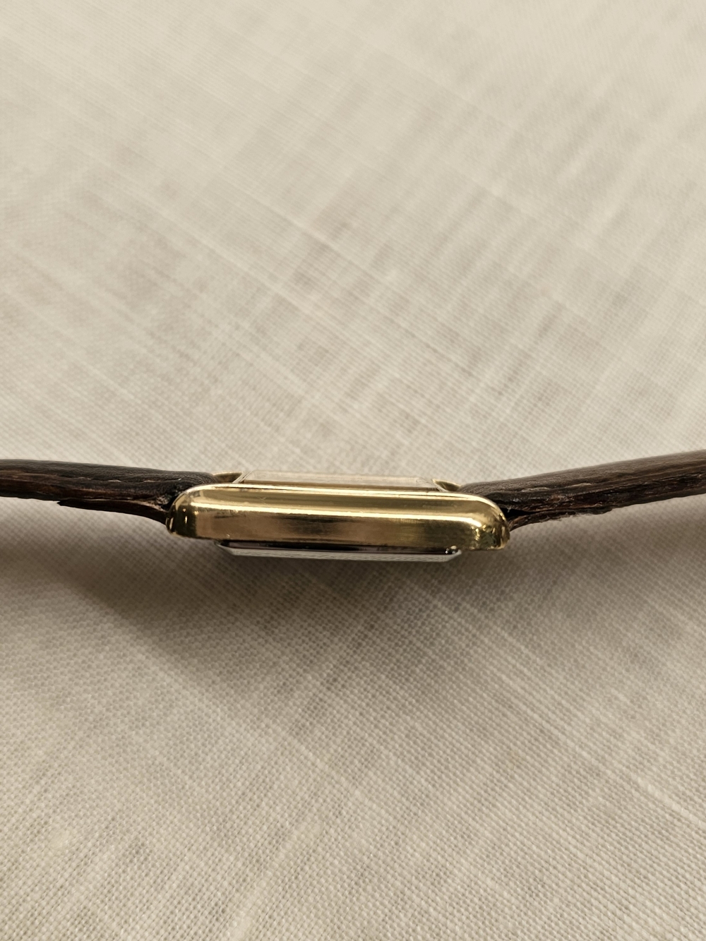 Vintage 1981 Seiko "Tiny Tank" Linen Dial Retro Minimalist Watch — New Battery! - Picture 9 of 11